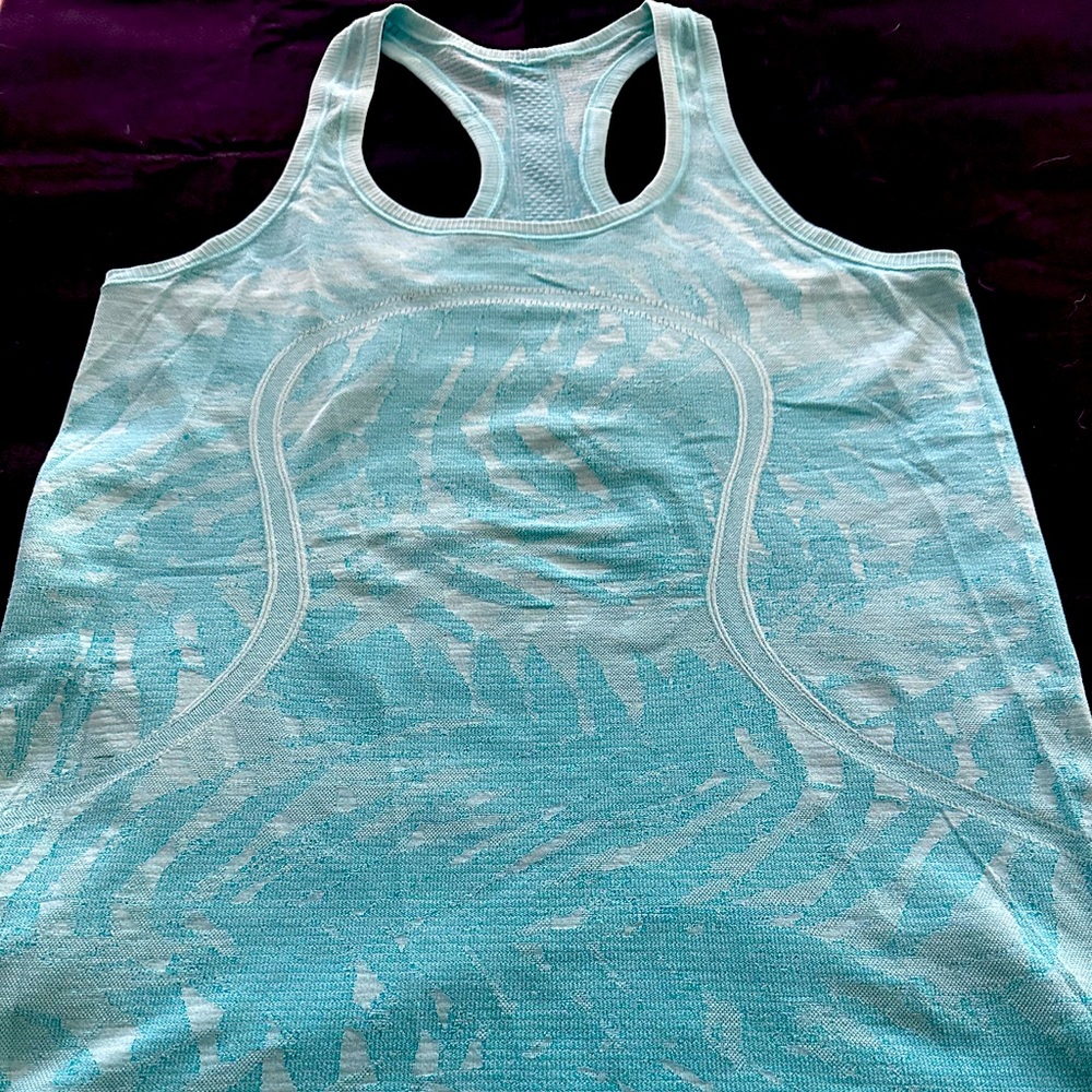 Lululemon Racerback. Aqua patterned size 8.